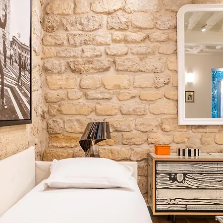 Apartment Veeve - A Story In Stone